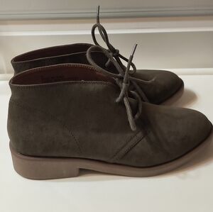 American Eagle Suede Chukka Boots Olive Green Desert Booties Women’s 9 Gorpcore